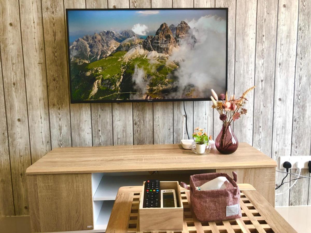 Tropicana 218 Macalister Netflix Unit By Blue Sky Holidays George Town Eksteriør billede